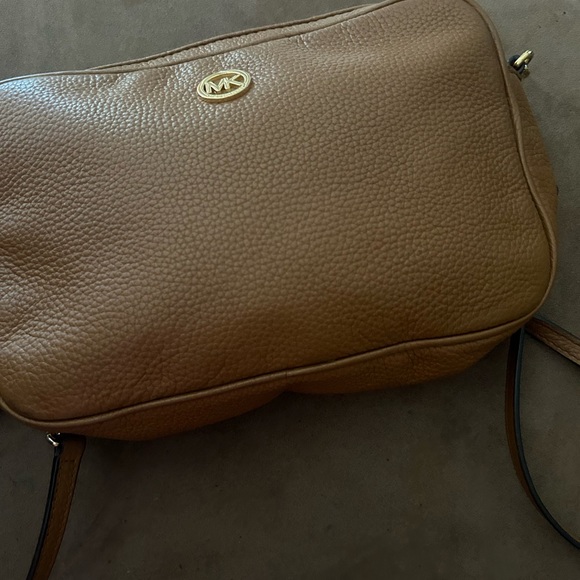 Caramel Michael Kors crossbody - Picture 5 of 10